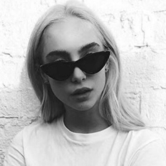 Atasteofmind Accessories - NEW Trendy black retro cat eye sunglasses